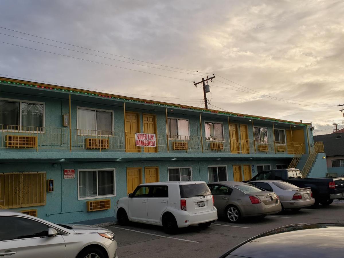Rose Hotel Compton